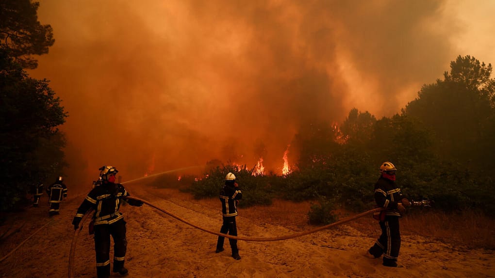 Incendios forestales en Europa fuerzan evacuaciones masivas Incendios forestales en Europa fuerzan evacuaciones masivas