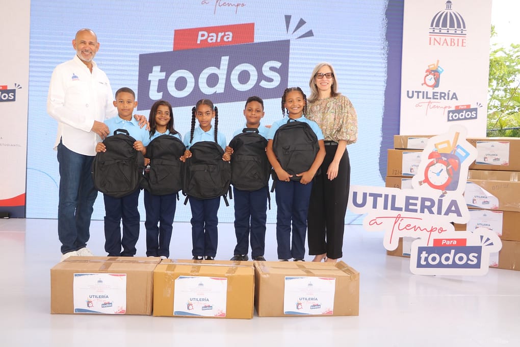 INABIE distribuye kits escolares en region Este para ano 2026-2027 INABIE distribuye kits escolares en region Este para ano 2026-2027