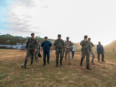 Ejército Dominicano condecora tres soldados por rechazar soborno en frontera Ejército Dominicano condecora tres soldados por rechazar soborno en frontera