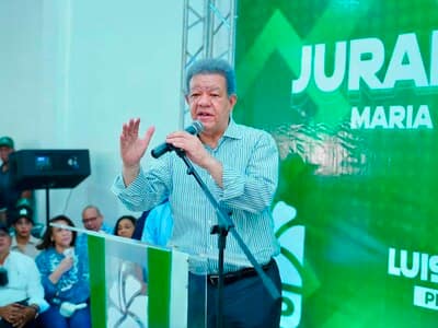 Leonel Férnandez sostendrá reuniones con dirigentes Línea Noroeste Leonel Férnandez sostendrá reuniones con dirigentes Línea Noroeste