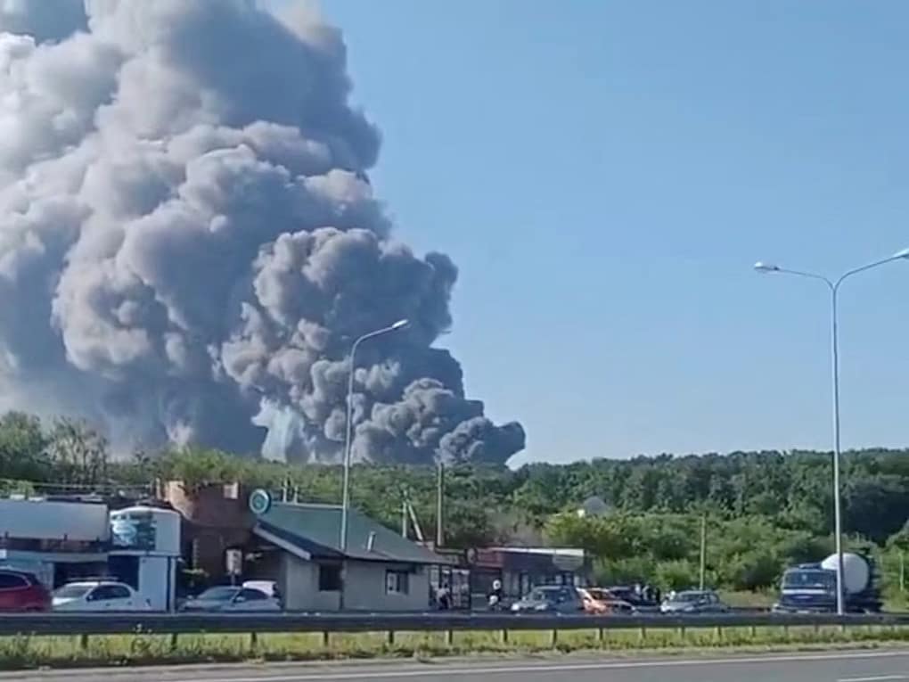 Centro logístico de Wildberries arde en Rusia tras ataque causando pérdidas millonarias Centro logístico de Wildberries arde en Rusia tras ataque causando pérdidas millonarias
