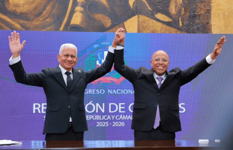 Ricardo de los Santos y Alfredo Pacheco seguirán liderando el Congreso Nacional en la nueva legislatura Ricardo de los Santos y Alfredo Pacheco seguirán liderando el Congreso Nacional en la nueva legislatura
