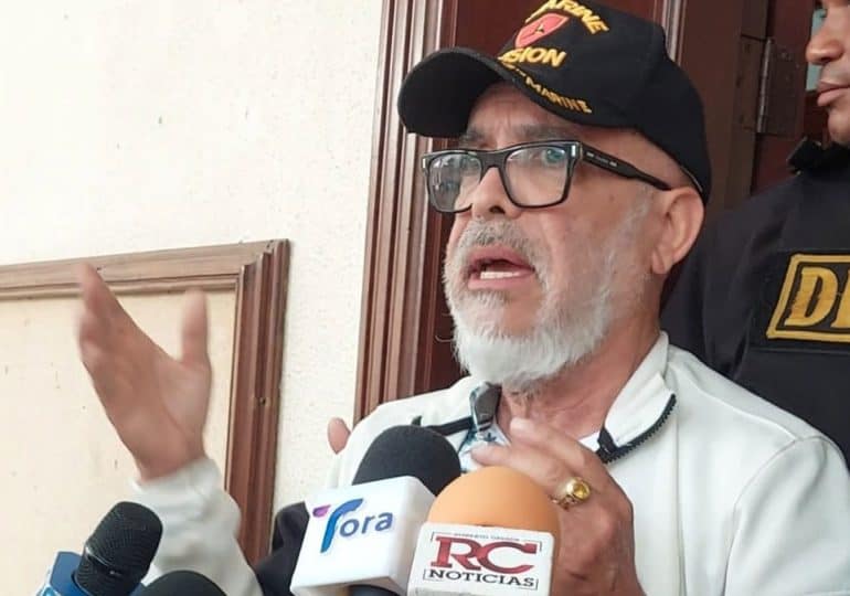 Ángel Martínez propone diálogo para resolver demanda por difamación presentada por Roberto Fulcar Ángel Martínez propone diálogo para resolver demanda por difamación presentada por Roberto Fulcar