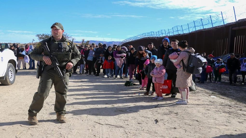 EE.UU. detiene a más de 460 inmigrantes indocumentados en las primeras horas del mandato de Trump EE.UU. detiene a más de 460 inmigrantes indocumentados en las primeras horas del mandato de Trump