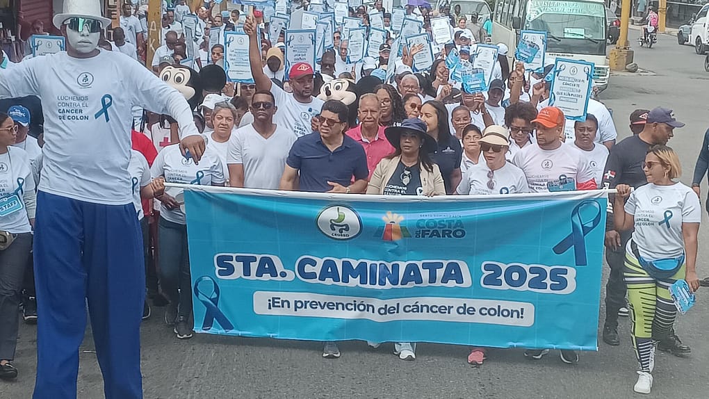 Cientos de ciudadanos participan en la 5ta Caminata de Prevención y Concienciación sobre el Cáncer de Colon organizada por el CEGESD en Santo Domingo Este Cientos de ciudadanos participan en la 5ta Caminata de Prevención y Concienciación sobre el Cáncer de Colon organizada por el CEGESD en Santo Domingo Este