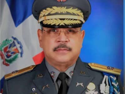 Abinader designa al general Juan Hilario Guzmán como rector del IPE Abinader designa al general Juan Hilario Guzmán como rector del IPE