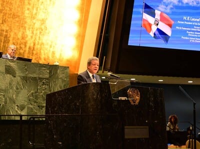 Leonel Fernández en Montessori Model United Nations en la ONU Leonel Fernández en Montessori Model United Nations en la ONU