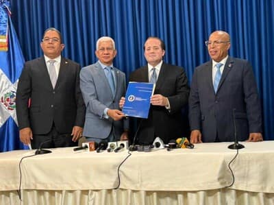 PRM deposita propuesta para frenar dinero ilícito en partidos PRM deposita propuesta para frenar dinero ilícito en partidos