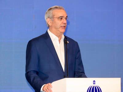 Presidente Abinader promulga ley para plan fiscal Presidente Abinader promulga ley para plan fiscal