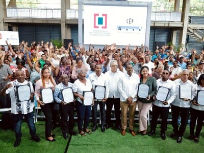 Gobierno realiza entrega de 1,099 títulos de propiedad en Palmarejo Gobierno realiza entrega de 1,099 títulos de propiedad en Palmarejo
