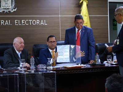 Estas empresas aplicaron ante la JCE para imprimir nueva cédula Estas empresas aplicaron ante la JCE para imprimir nueva cédula