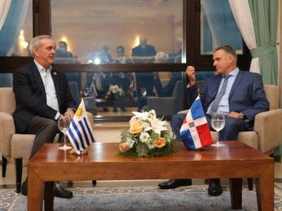 Abinader se reúne con el mandatario uruguayo Yamandú Orsi Abinader se reúne con el mandatario uruguayo Yamandú Orsi