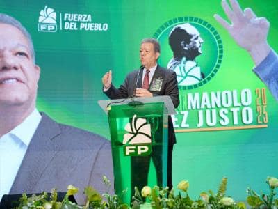 Leonel Fernández: Abinader inaugura obras “de a dos kilómetros” Leonel Fernández: Abinader inaugura obras “de a dos kilómetros”
