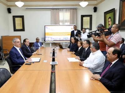 JCE presenta proyecto del cambio de cédula de al presidente Abinader JCE presenta proyecto del cambio de cédula de al presidente Abinader