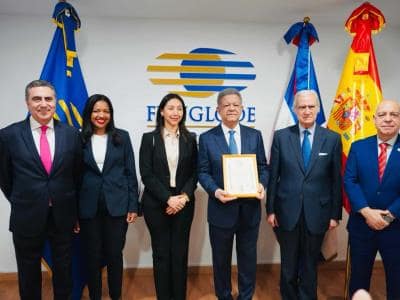 Leonel Fernández es designado Miembro de Honor en España Leonel Fernández es designado Miembro de Honor en España