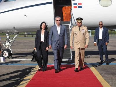Abinader regresa al país, tras honras fúnebres del papa Francisco Abinader regresa al país, tras honras fúnebres del papa Francisco