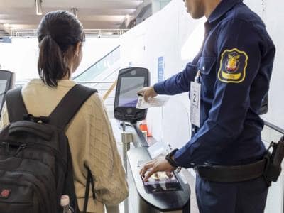 Tarjeta de turista: buscan debitar dos dólares para demarcaciones Tarjeta de turista: buscan debitar dos dólares para demarcaciones