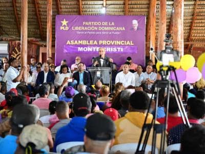 Danilo Medina destaca obras del PLD Danilo Medina destaca obras del PLD