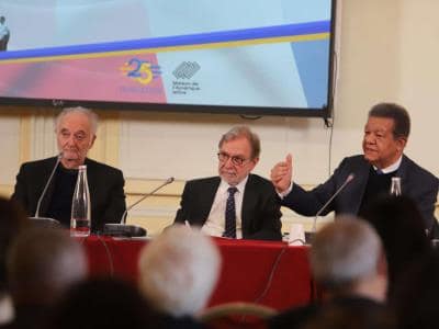 Leonel Fernández encabeza en Francia coloquio de Revolución de Abril Leonel Fernández encabeza en Francia coloquio de Revolución de Abril