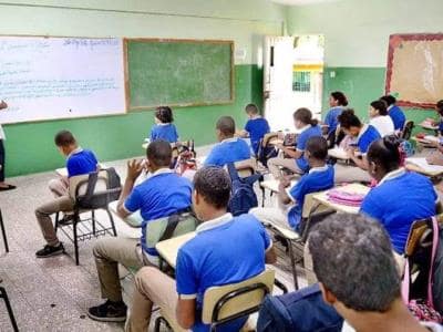 Senado estudia ley para la igualdad de género en las escuelas Senado estudia ley para la igualdad de género en las escuelas