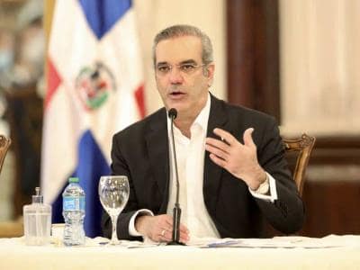 Abinader emite decreto que crea la comisión consultiva migratoria Abinader emite decreto que crea la comisión consultiva migratoria