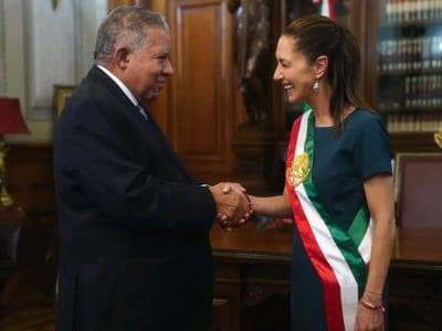 Juan Bolívar presenta cartas credenciales como embajador en México Juan Bolívar presenta cartas credenciales como embajador en México