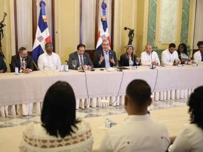 Abinader reconoce a médicos forenses por labor en tragedia del Jet Set Abinader reconoce a médicos forenses por labor en tragedia del Jet Set
