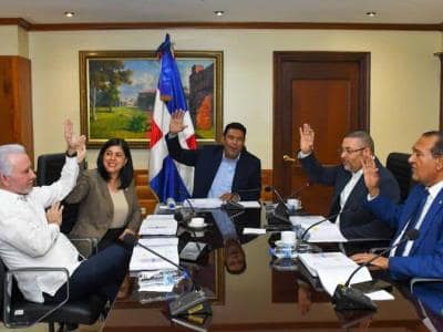 Comisión aprueba el 80 % de los artículos del Código de Trabajo Comisión aprueba el 80 % de los artículos del Código de Trabajo