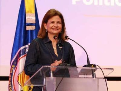 Vicepresidenta Raquel Peña destaca impulso del liderazgo femenino Vicepresidenta Raquel Peña destaca impulso del liderazgo femenino