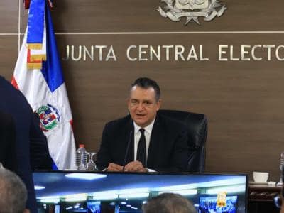 Presidente de la JCE reitera advertencia sobre campaña anticipada Presidente de la JCE reitera advertencia sobre campaña anticipada
