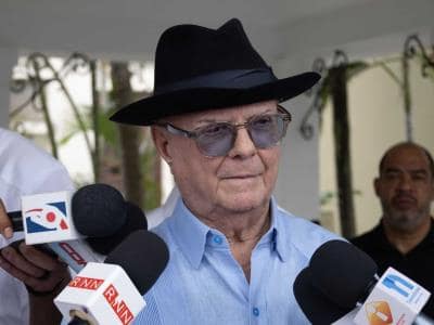 Hipólito Mejía respalda a su hija Carolina para la presidencia Hipólito Mejía respalda a su hija Carolina para la presidencia