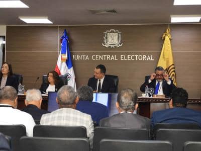 Regulación de las encuestas políticas arroja inquietudes en sesión JCE Regulación de las encuestas políticas arroja inquietudes en sesión JCE