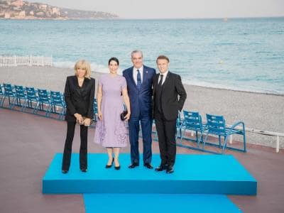 Abinader y primera dama son recibidos por el presidente Macron Abinader y primera dama son recibidos por el presidente Macron