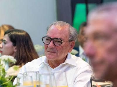 Convierte en ley nombrar Boulevard del Este en honor a Frank Rainieri Convierte en ley nombrar Boulevard del Este en honor a Frank Rainieri