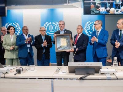 Abinader recibe reconocimiento de la OIT por respaldo a trabajadores Abinader recibe reconocimiento de la OIT por respaldo a trabajadores