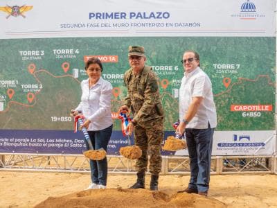 Autoridades dan primer palazo para extensión de muro fronterizo Autoridades dan primer palazo para extensión de muro fronterizo