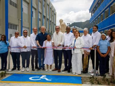 Presidente Abinader inaugura liceo experimental en Constanza Presidente Abinader inaugura liceo experimental en Constanza
