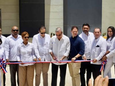 Abinader inaugura hospital traumatológico y cuatro escuelas en Higüey Abinader inaugura hospital traumatológico y cuatro escuelas en Higüey