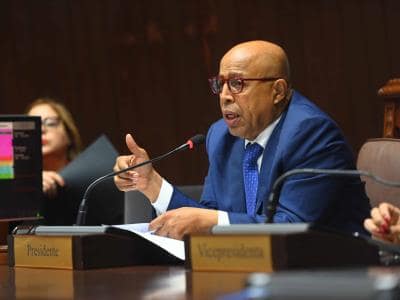 Diputados sesionan el proyecto de ley del Código Laboral Diputados sesionan el proyecto de ley del Código Laboral