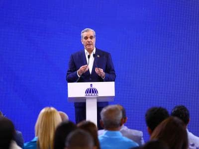 Abinader dice a funcionarios que tienen que hacer su trabajo Abinader dice a funcionarios que tienen que hacer su trabajo