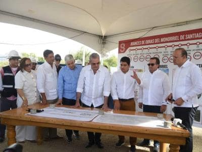 Abinader defiende trabajos de monorriel en el Reparto Universitario Abinader defiende trabajos de monorriel en el Reparto Universitario