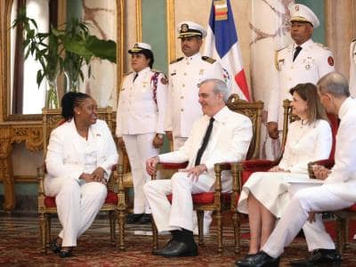 Siete embajadores presentan credenciales al presidente Abinader Siete embajadores presentan credenciales al presidente Abinader