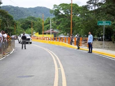 Abinader inaugura puente sobre el río Bajabonico en Altamira Abinader inaugura puente sobre el río Bajabonico en Altamira