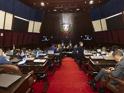 Diputados del PRM se enfrentan por advertencias a funcionarios Diputados del PRM se enfrentan por advertencias a funcionarios