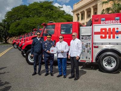 Gobierno entrega 12 camiones de bomberos para reforzar respuesta Gobierno entrega 12 camiones de bomberos para reforzar respuesta