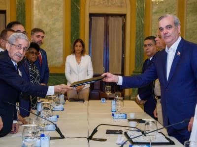 Informe del CES incluye propuesta para regular mano de obra extranjera Informe del CES incluye propuesta para regular mano de obra extranjera