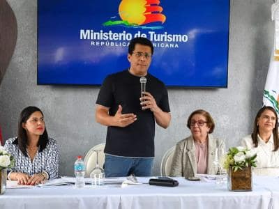Ministro Collado deja iniciada obra reconstrucción municipio Salcedo Ministro Collado deja iniciada obra reconstrucción municipio Salcedo