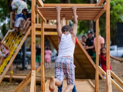 Omar Fernández entrega parque inclusivo para niños con discapacidad Omar Fernández entrega parque inclusivo para niños con discapacidad