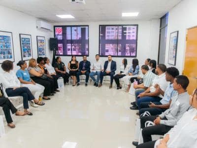 Ministro de Juventud recibe pasantes del plan Mi Primera Oportunidad Ministro de Juventud recibe pasantes del plan Mi Primera Oportunidad