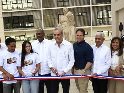 Abinader inaugura UASD en Cotuí con inversión de más de RD,200 MM Abinader inaugura UASD en Cotuí con inversión de más de RD,200 MM